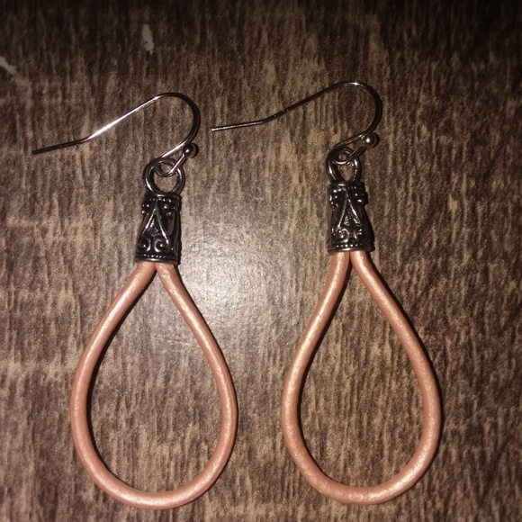 HANDEMADE !!PEACH PEARLIZED Leather HOOP teardrop - Picture 1 of 3